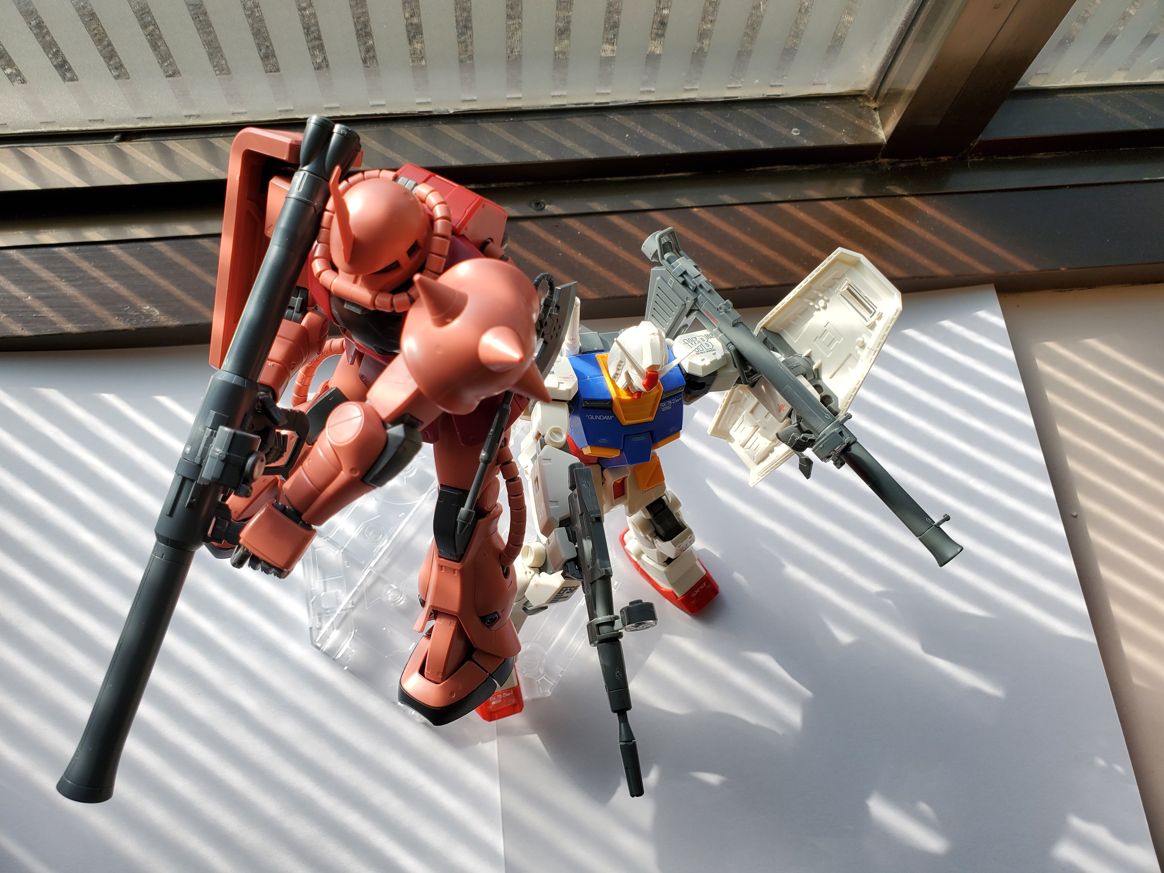 ガンダムとザク